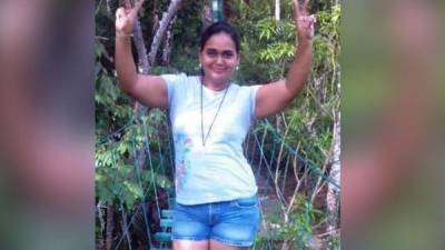 Dania Karina Contreras Martínez, salió con sus dos hijos con la esperanza de econtrarse con su familia