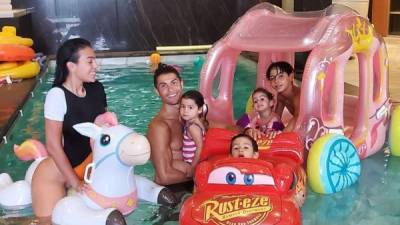 Cristiano Ronaldo y Georgina Rodríguez organizaron una fiesta de disfraces para sus hijos menores, Eva y Mateo por su cumpleaños número tres.