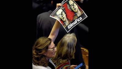 Diputados exigieron en el Congreso la destitución de Rousseff.