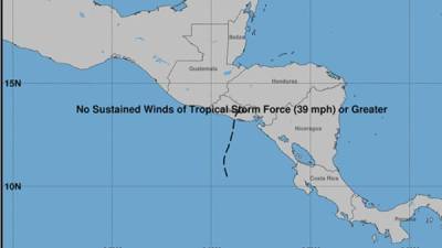 Procedente del océano Pacífico y con vientos de hasta 70 km/h, Selma tocó tierra en el departamento de Usulután, sureste de El Salvador.//Centro Nacional de Huracanes EUA.