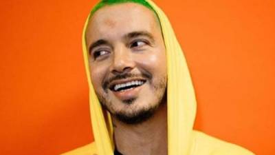 J Balvin presumió su adicción a los zapatos.