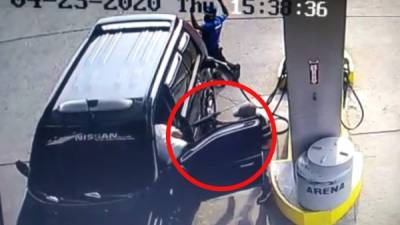 El video muestra como los malhechores perpetraron el atraco en la gasolinera.