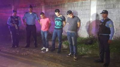Rosel Valle (28), Josué Fajardo (22) y Jorge Reyes (23) fueron detenidos en un operativo realizado por las autoridades policiales.
