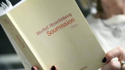 La novela 'Sumisión' de Michel Houellebecq imagina a una Francia sumergida por el Islam en 2022.