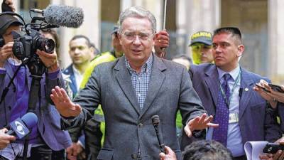 El ex presidente Álvaro Uribe pidió protección para los integrantes del grupo guerrillero luego del triunfo del No.