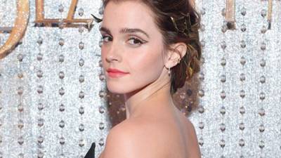 Emma Watson ha aprendido algunas cosas de la cultura kinky a la hora de hacer el amor.