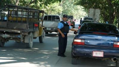 Desde ayer empezaron los retenes en la ciudad. En la 33 calle se llevó a cabo una operación de registro vehicular.