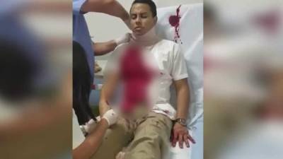 El periodista mientras era atendido en un centro hospitalario de San Pedro Sula.