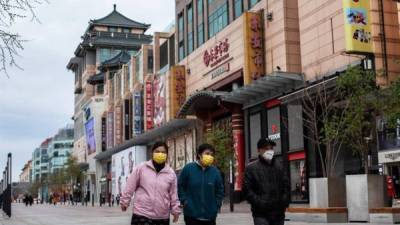 China cierra sus fronteras a la mayoría de los extranjeros por el coronavirus.
