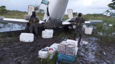 Aeronave asegurada esta madrugada en la Barra de Patuca.