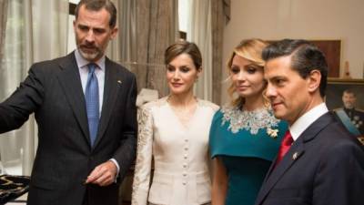 El rey Felipe VI y la reina Letizia de España junto a la pareja presidencial de México, Angélica Rivera y Enrique Peña Nieto.