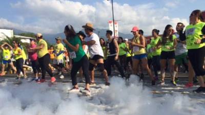 Algunos de los participantes se divirtieron con los bailes de Zumba.