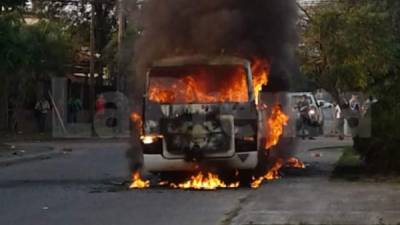 Momento en el que el bus cogía fuego.