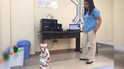 La escuela tiene al robot Francisco.