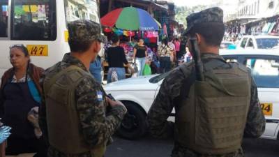 El mercado en la quinta avenida de Tegucigalpa en el marco del lanzamiento del operativo navideño el pasado 01 de diciembre de 2016.