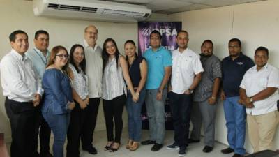 El presidente del Grupo Opsa Jorge Shibli Canahuati Larach, compartió con los colaboradores premiados.