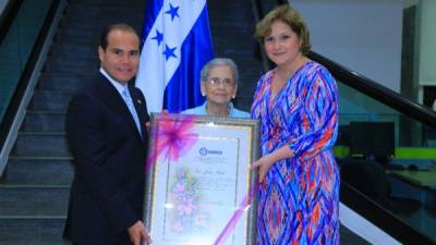 Julio Fernández, Josefa Fiallos y María del Rosario Selman-Housein.