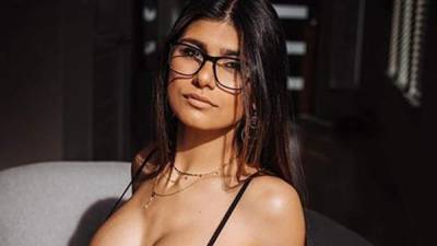 La reconvertida comentarista deportiva Mia Khalifa reveló que se sometió a una cirugía plástica que definitivamente cambiará su aspecto.