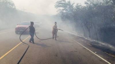 El tráfico fue interrumpido a la altura de La Barca en Santa Cruz de Yojoa.