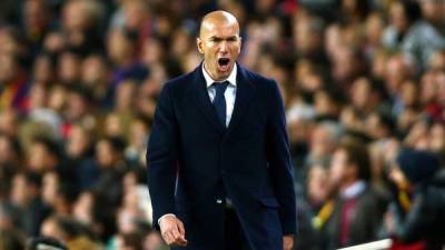 Zidane durante el clásico en el Camp Nou.