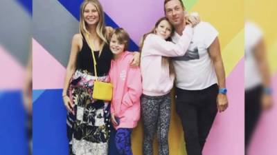 La ex pareja Gwyneth Paltrow y Chris Martin (d) junto a sus hijos Moses y Apple. Foto Instagram @gwynethpaltrow