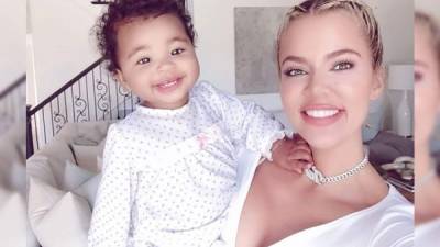 Khloé Kardashian junto a su única hija, True Thompson.