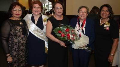 Gabriela Mejía, Mary Bendeck, Rosario Núñez, Virginia Corrales y Vilma Karow.