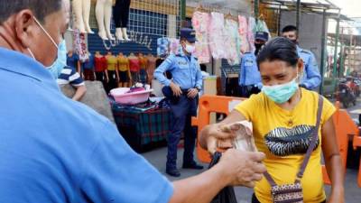 Honduras comenzó este lunes una reapertura gradual de varios sectores económicos autorizados por el Gobierno como medida de contingencia ante la crisis por la pandemia del nuevo coronavirus SARS-CoV-2.