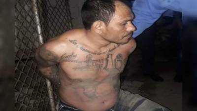 Al momento de detenerlo el hombre estaba con un pantalón jean y sin camisa.