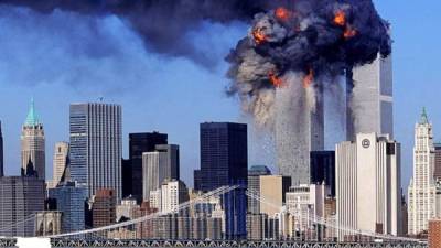 Esta fotografía dio vuelta al mundo, el momento exacto cuando fueron derribadas las Torres Gemelas.