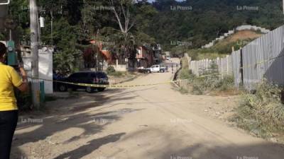 Autoridades policiales llegaron a acordonar la zona del crimen.