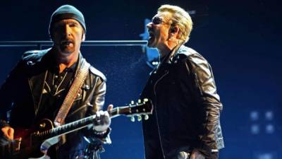 Miembros de la banda irlandesa U2, Paul David Hewson 'Bono' (d) y Dave Howell Evans 'The Edge'. EFE/Archivo.