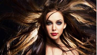 Según estudios las mujeres de pelo largo se enamoran fuertemente y a menudo, ya que son muy sentimentales.
