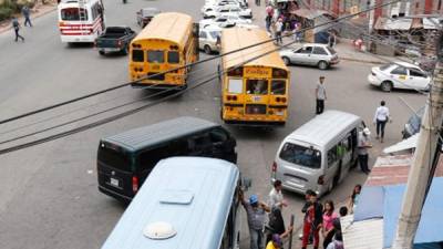 Los dueños de buses junto con el Gobierno deberán mejorar las condiciones en que viajan los pasajeros.