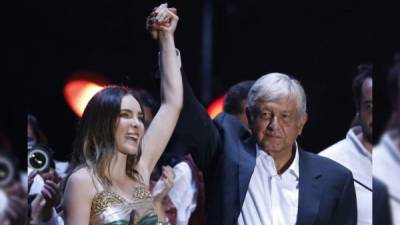 Belinda y López Obrador. Foto archivo.