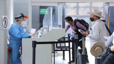 Tanto los pasajeros como las aerolíneas deberán aplicar medidas de bioseguridad para evitar contagios del virus.