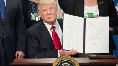 El presidente Trump dijo que en pocos días iniciaría la construcción del muro en la frontera con México.