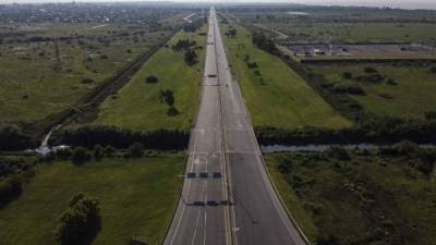 Vista preliminar de la carretera vacía Buenos Aires durante el brote del nuevo coronavirus. Foto AFP