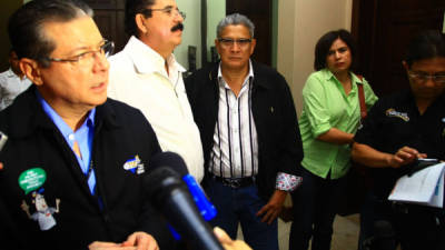 Zelaya dijo en rueda de prensa que la dirigencia de Libre logró 'un acuerdo' en una reunión con los tres magistrados del Tribunal Supremo Electora.