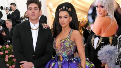 Dua Lipa posa junto a su novio Isaac Carew en la Met Gala 2019. Foto: AFP