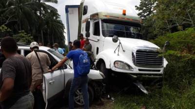 En esta camioneta se conducía la pareja lesionada.