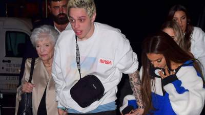 Pete Davidson y Ariana Grande durante su ya extinta relación.