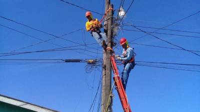 Cuadrillas de la EEH trabajando en La Masica.