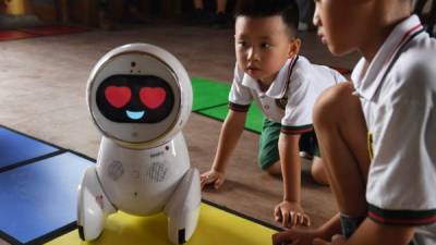 Los robots Keeko cuestan 10,000 yuanes (1,280 euros), es decir, alrededor del sueldo mensual de un maestro de infantil en China.