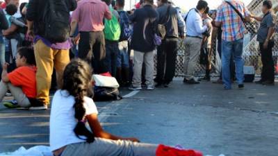 (Foto referencial) Miles de hondureños salieron en caravana el mes pasado intentando llegar a la frontera con EEUU.