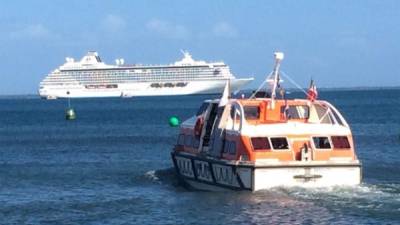 El crucero Serenity atracó en la bahía de Trujillo con alrededor de 1,500 personas.