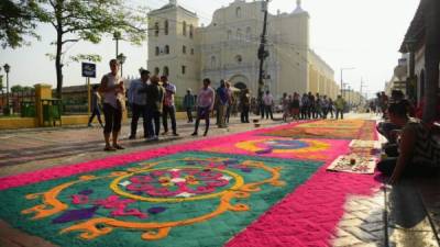 Las alfombras tienen un gran significado religioso y por ello se colocan en Semana Santa.