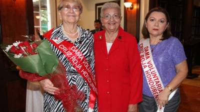 Gladys Contreras, Rebeca Mejía y María del Carmen Handal.