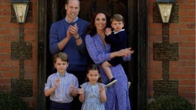 Los hijos de los duques de Cambridge, George, Charlotte y Louis reciben educación estricta para garantizar que sean miembros ejemplares en la realeza.