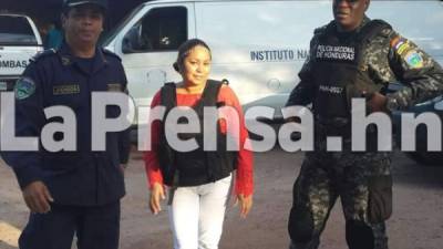 Marlen Griselda Amaya Argueta previo a ser trasladada de los Cobras al aeropuerto internacional Toncontín.